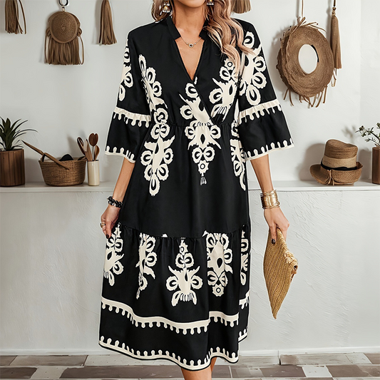 Ежедневна рокля с V-образно деколте с щампа